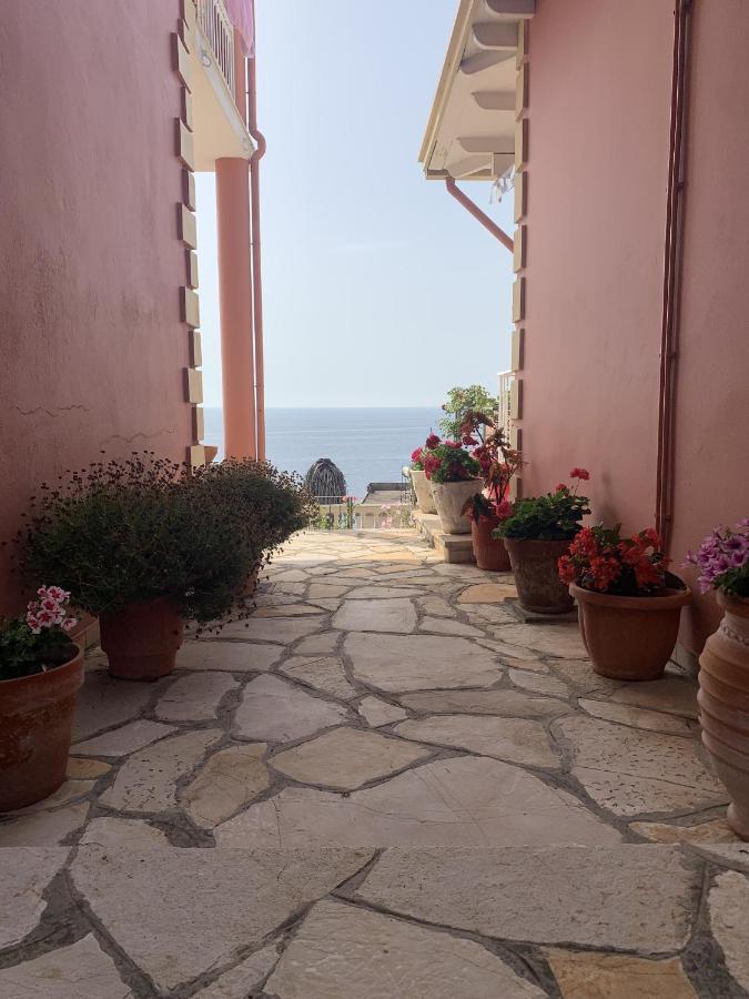 Nadia'S Apartment Πέραμα Εξωτερικό φωτογραφία